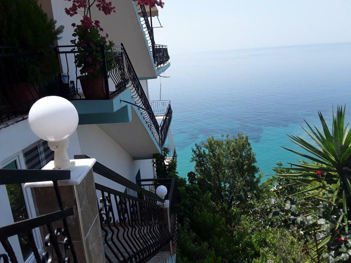 Odhisea Hotel Restaurant Qeparo Luaran gambar