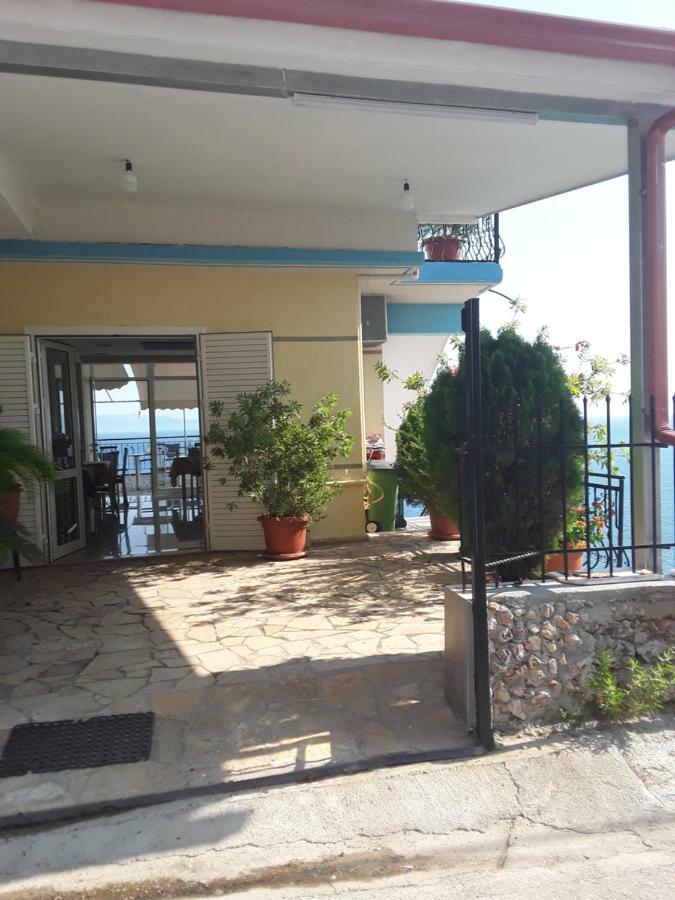 Odhisea Hotel Restaurant Qeparo Luaran gambar