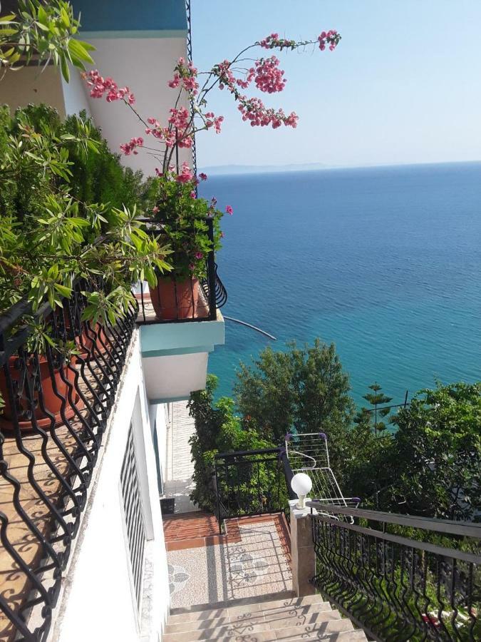 Odhisea Hotel Restaurant Qeparo Luaran gambar