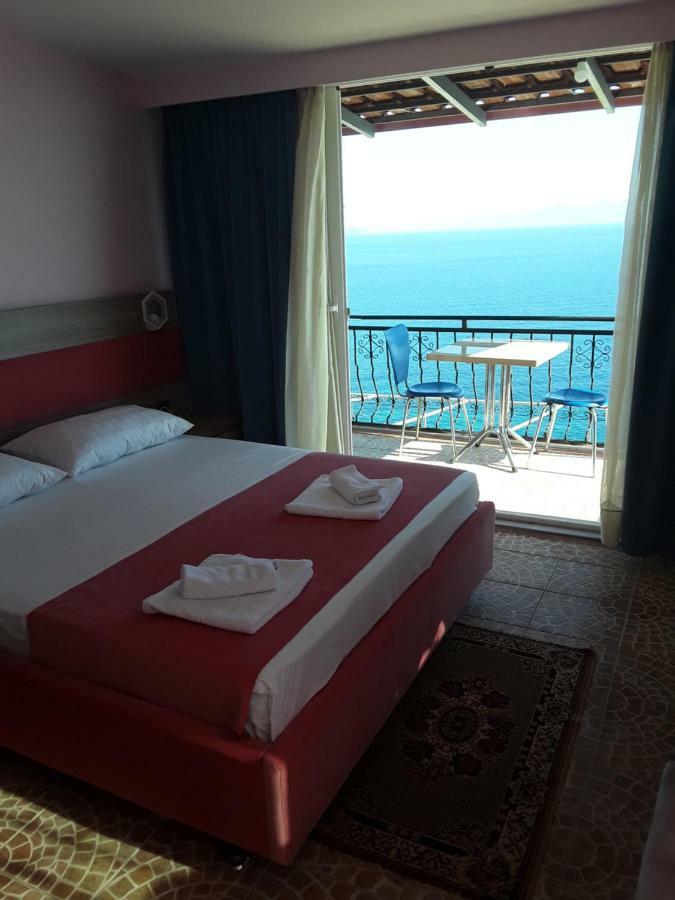 Odhisea Hotel Restaurant Qeparo Luaran gambar